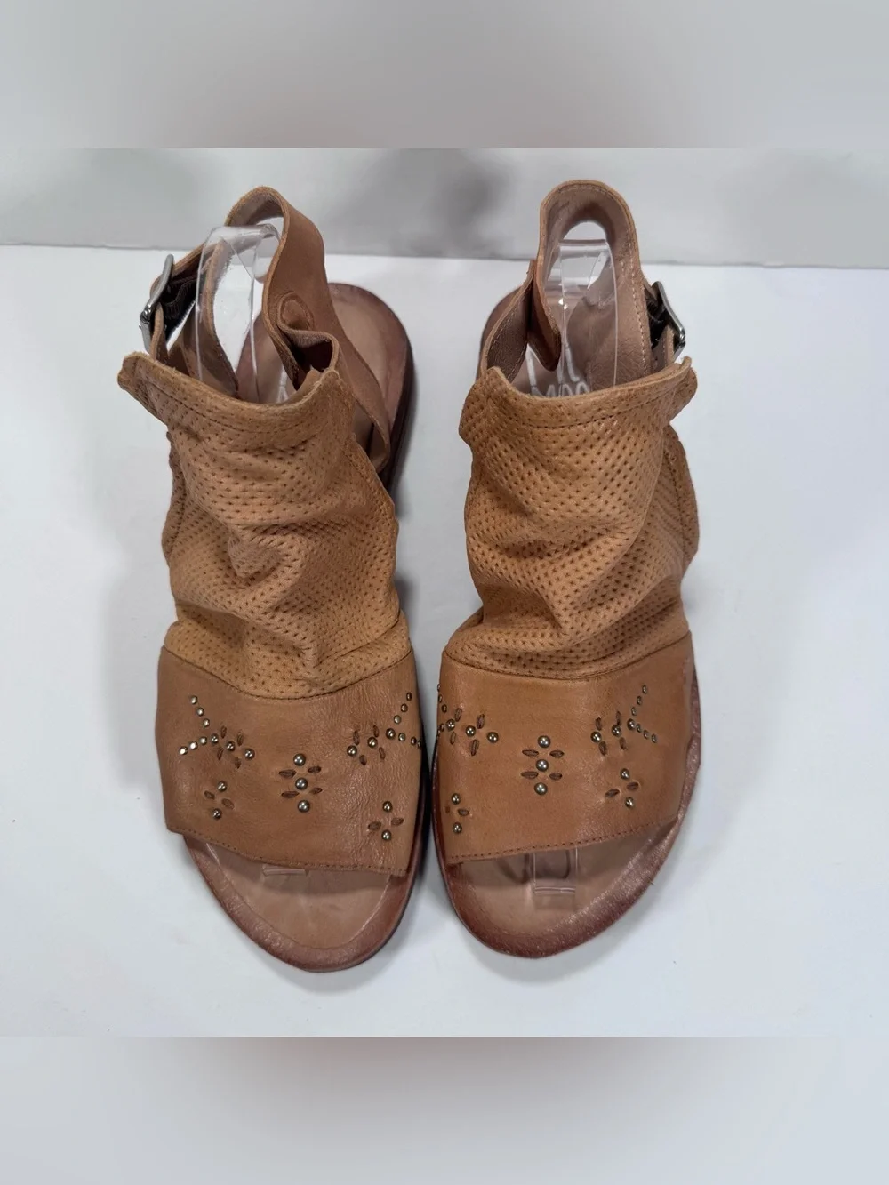 Miz Mooz Fifi Wheat Tan Leather Studded Ankle Strap Gladiator Sandals Size 10